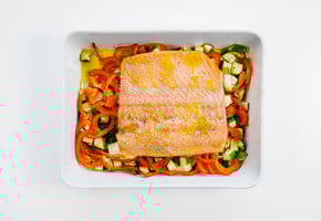 Ildfast form med ovnsbakt ørret med paprika og squash